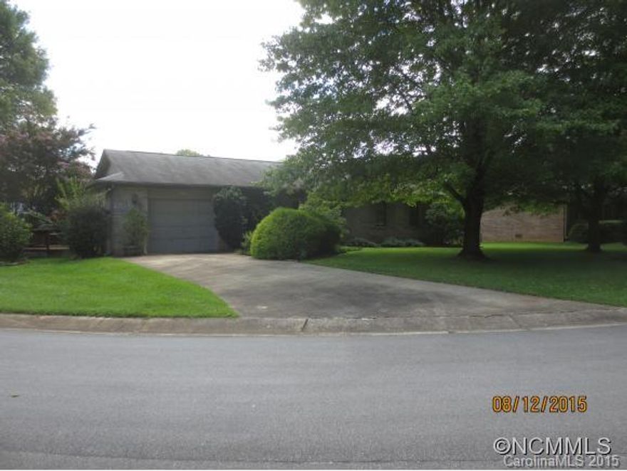 Well kept house in quiet neighborhood with sun porch in rear of house and attached garage. Nicely landscaped yard. Minutes from downtown. See attached docs about 55 and above community.new gutters/gutter guards in 2007new hot water heater in 2010