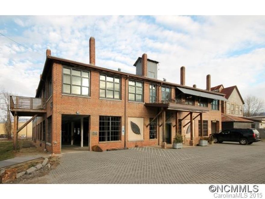 Mica Village is a collection of modern condos in a renovated historic building just steps away from Biltmore Village. Loft F has 2 sleeping spaces and a balcony/porch. Much of the original building has been recycled and reused in the design. One covered parking space per condo. Monthly fees include WiFi. Outdoor kitchen/grill/party area. Affordable alternative to downtown living!