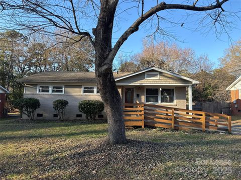 Photo of 1431 Woodhill Drive, Charlotte, NC 28205 (MLS # 4327069)