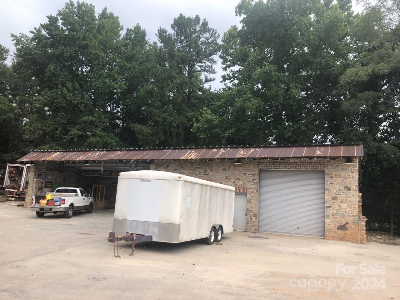 715 Oakridge Farm Highway