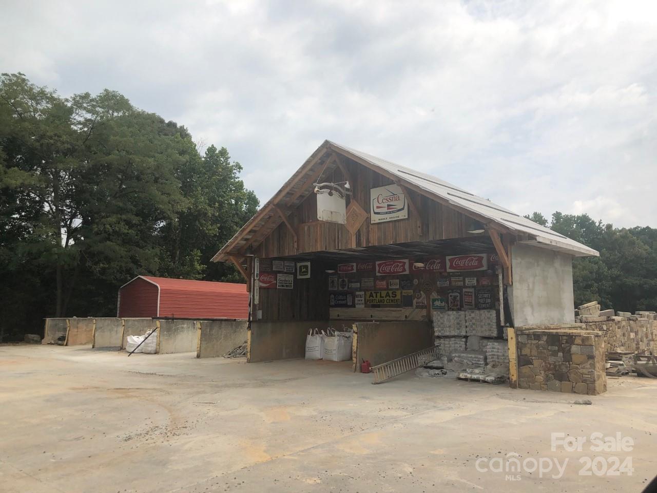 715 Oakridge Farm Highway