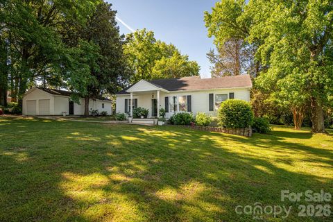 Photo of 501 S 6th Street, Bessemer City, NC 28016 (MLS # 4382337)