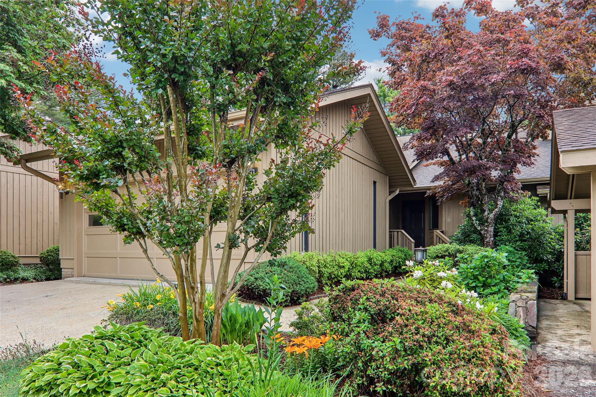 Photo 1 of 39 — 405 Wild Oak Lane, Hendersonville, NC 28791