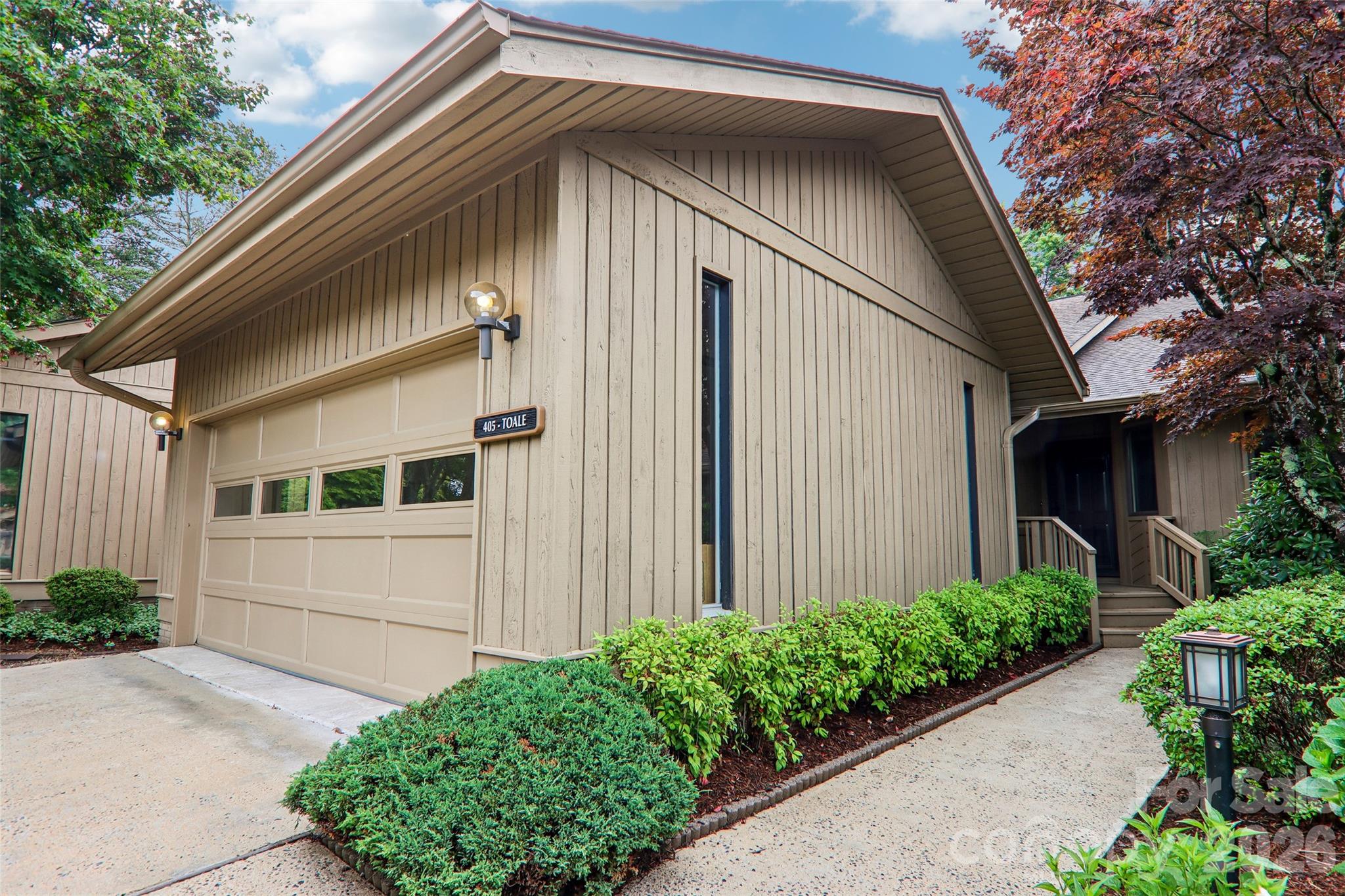 405 Wild Oak Lane