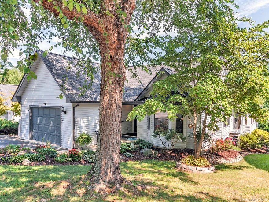 Bright, open and well maintained free-standing unit with upgrades such as completely renovated baths, and four seasons room.  Basement offers amazing storage!  Enjoy your bright, open master suite with large walk-in closet, private bath, and don't miss relaxing by the community pool.