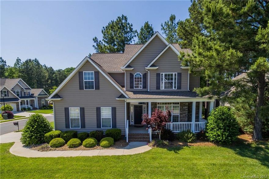 Come see this beautiful home in the lovely Seven Oaks neighborhood. This 3 bedroom, 2 & 1/2 bathroom home has granite countertops, gorgeous NEW hardwood floors, new carpet, a large bonus room, and a perfectly manicured lawn. The seller is offering to let the BUYER pick the hardwood finish color. You normally only get this kind of opportunity with new construction! The neighborhood has a beautiful pool and is conveniently located near I77, restaurants and shopping!