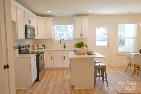 Photo of 1618 Byrum Street, Charlotte, NC 28216 (MLS # 4315669)