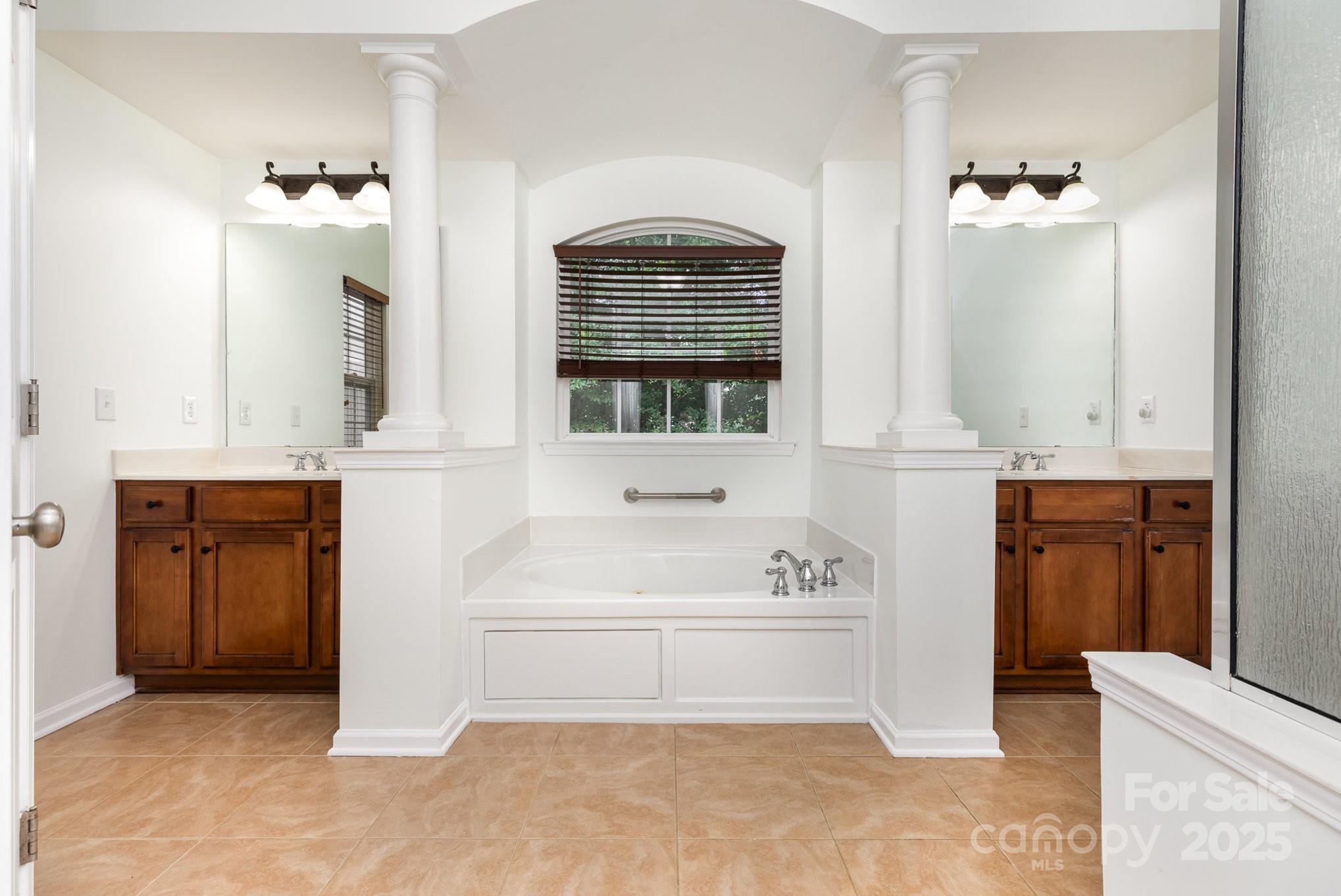 Gates At Waterside - Residential