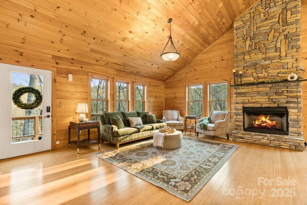 LAKE LANIER - Residential