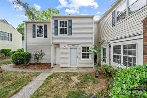 Photo of 8521 Castle Pine Court, Charlotte, NC 28226 (MLS # 4376197)