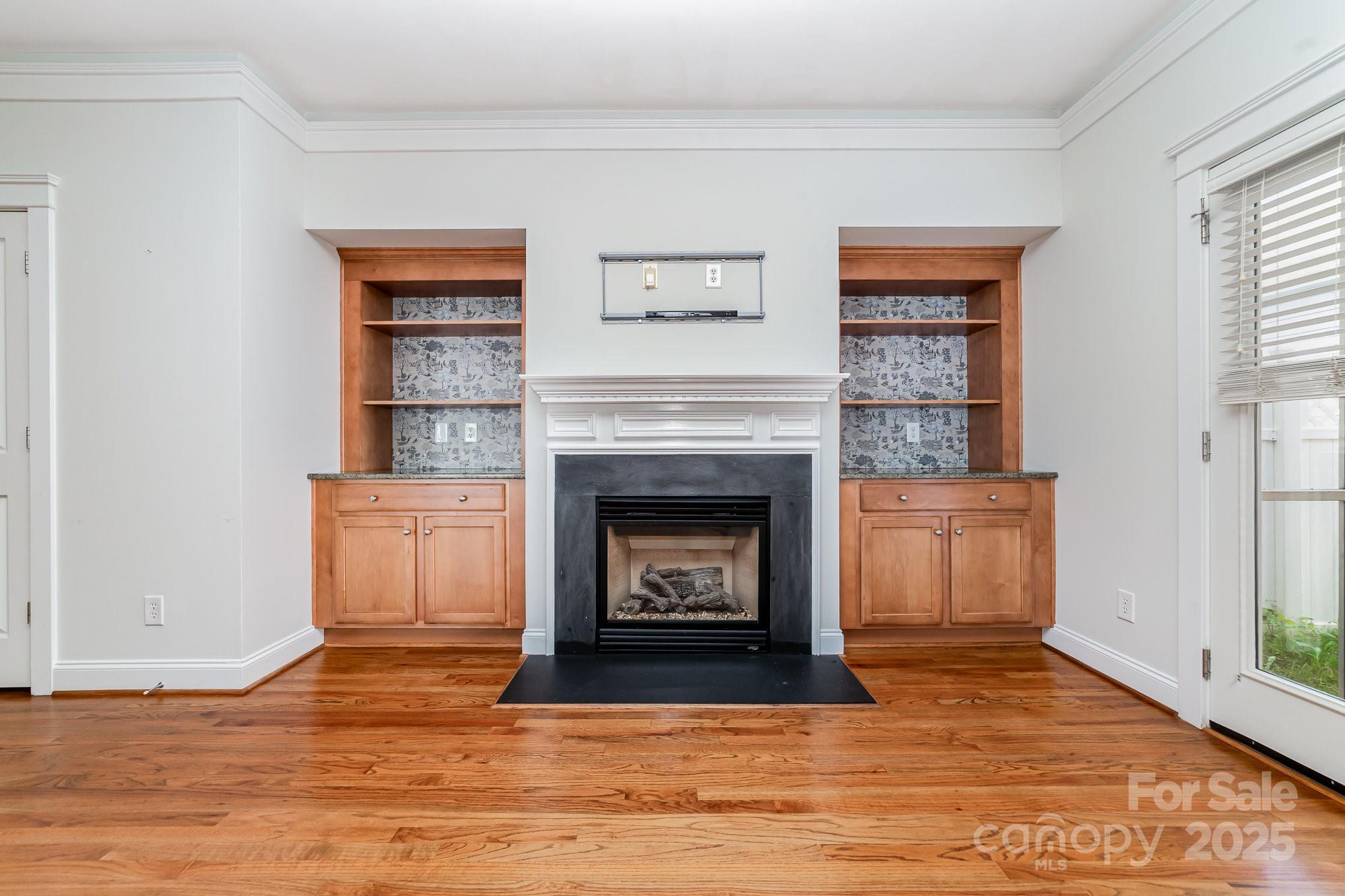 939 White Point Drive
