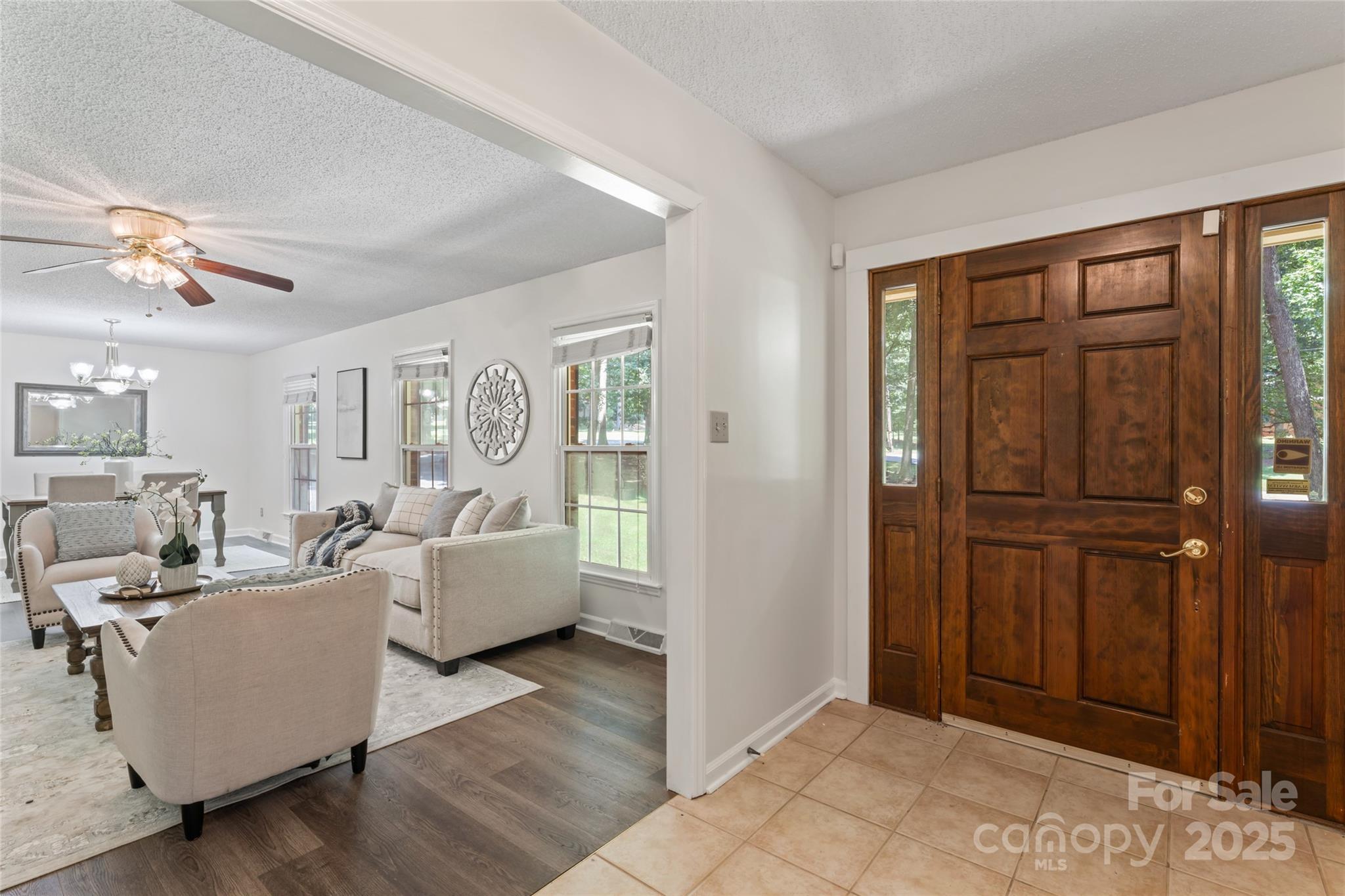 3943 Peggy Lane