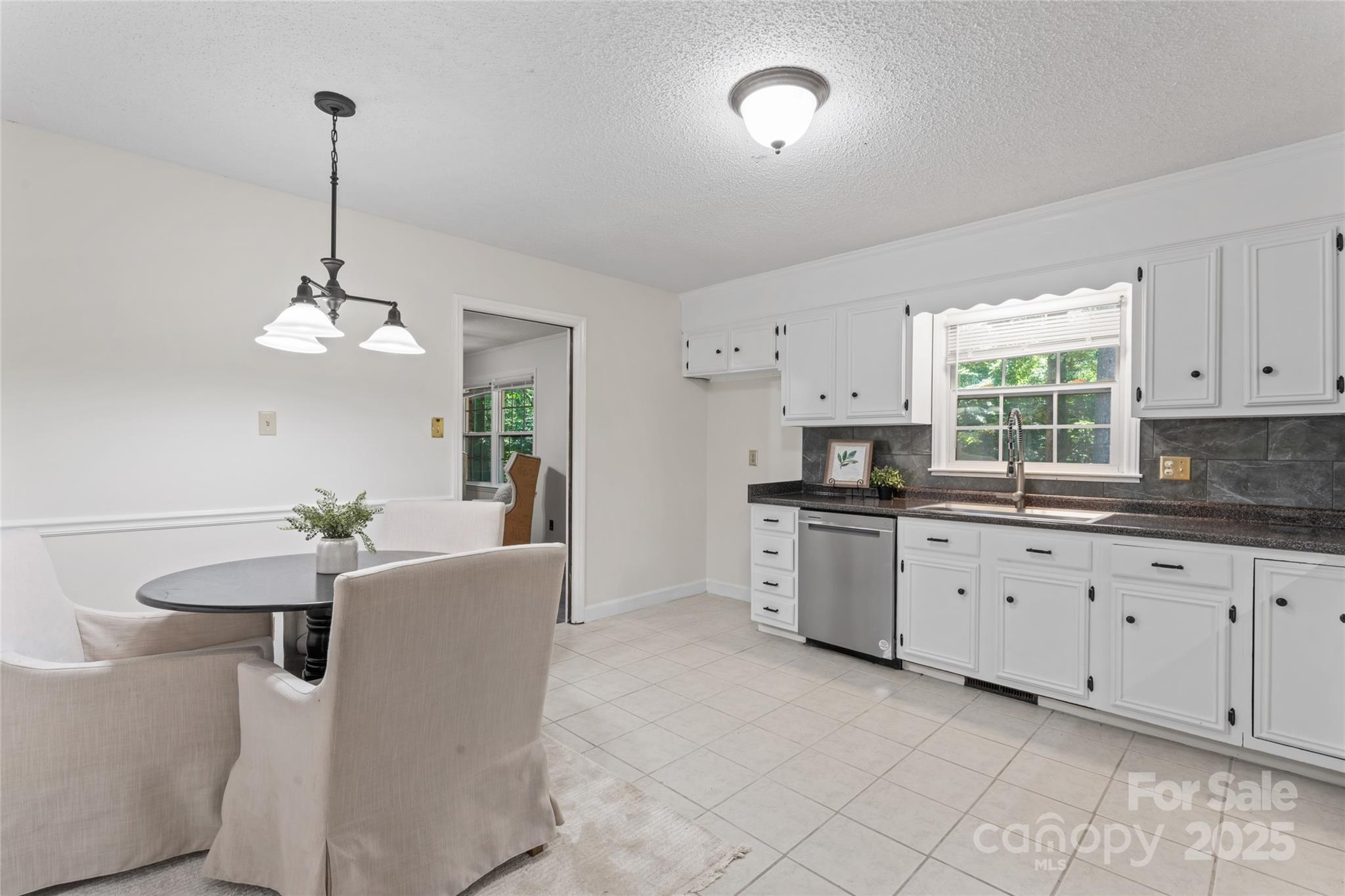 3943 Peggy Lane