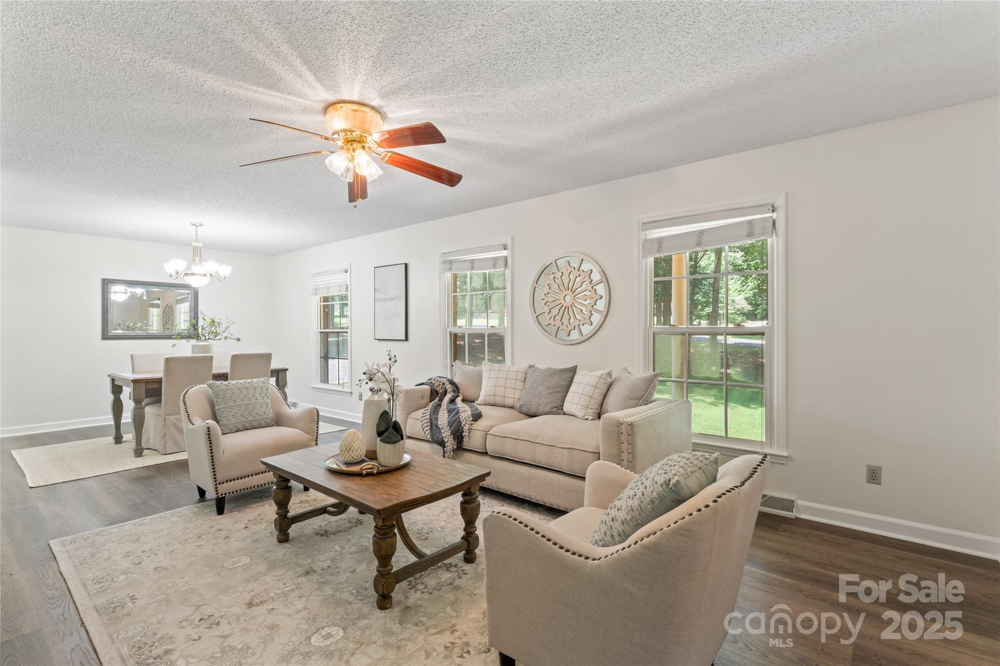 3943 Peggy Lane
