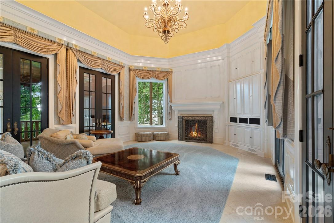 The Peninsula - Residential