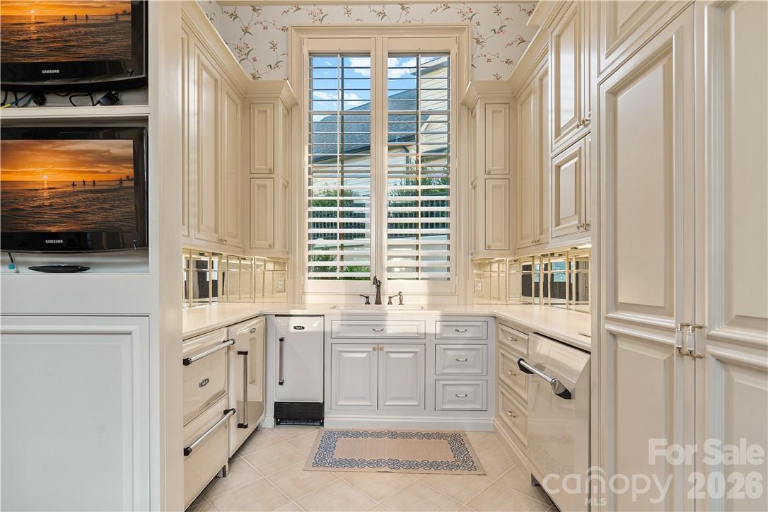 The Peninsula - Residential