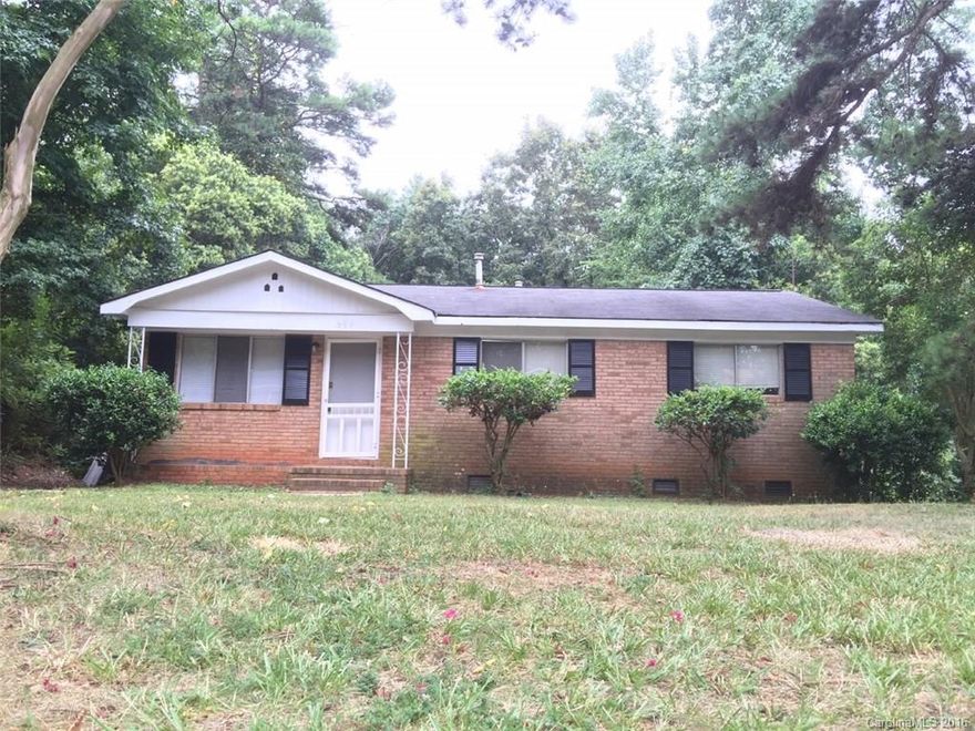 This single family brick style ranch home has 3 bedrooms, 1 bath, breakfast area, laundry connections, has hardwood flooring, fenced yard, and is ready for occupancy. Central AC unit works, Central Heat (not working). The property will sell AS-IS. Great location, close to I-77, Tyvola Rd & Nations Ford Rd. Cash offers preferred.