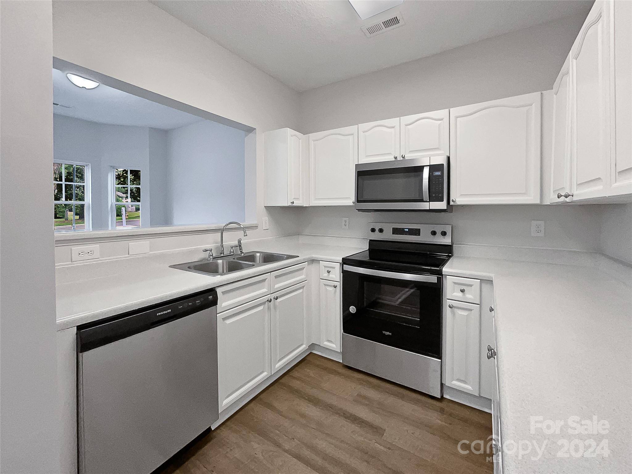 Savannah Townhomes - Residential