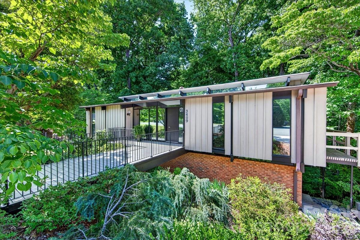 3409 Knob Hill Court