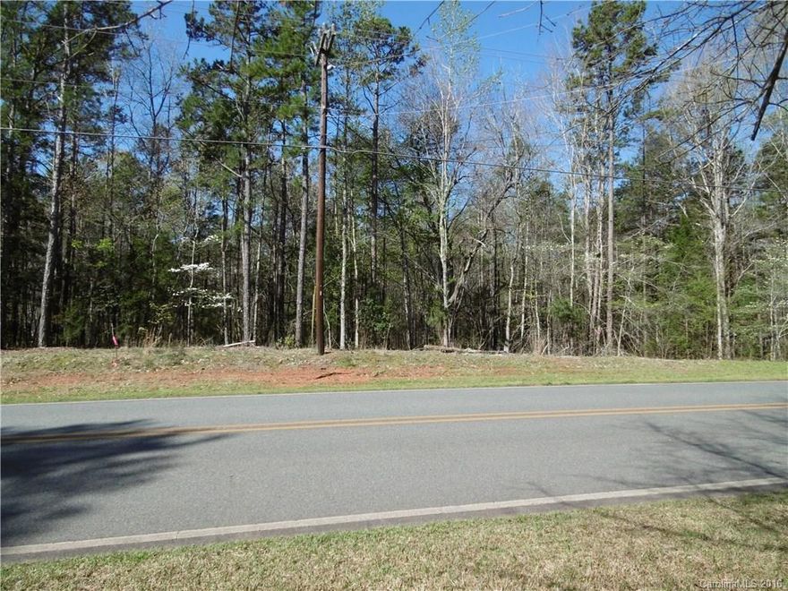 Beautiful private wooded property waiting for your new home.  Gentle laying with creek in back.  Very back of property is in flood plain.