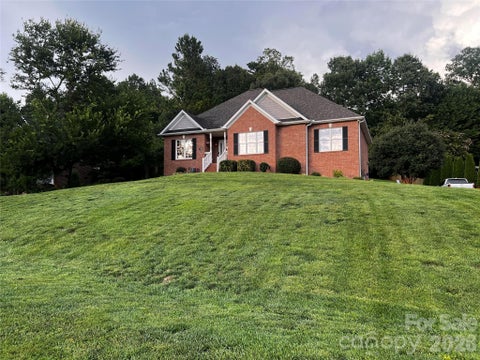 Photo of 1463 Brookstone Drive, Hickory, NC 28602 (MLS # 4424803)