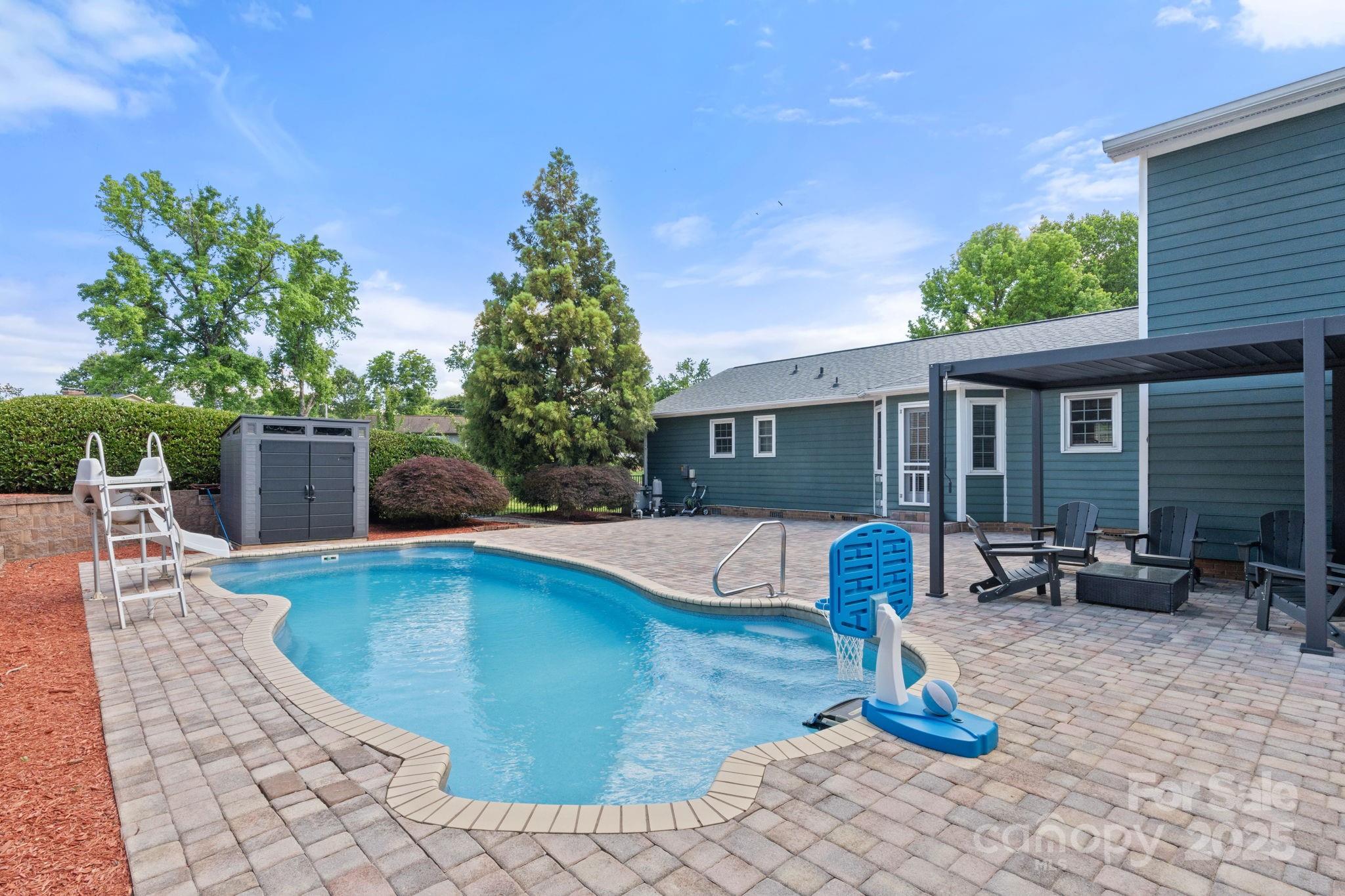 2908 Dylan Place NW