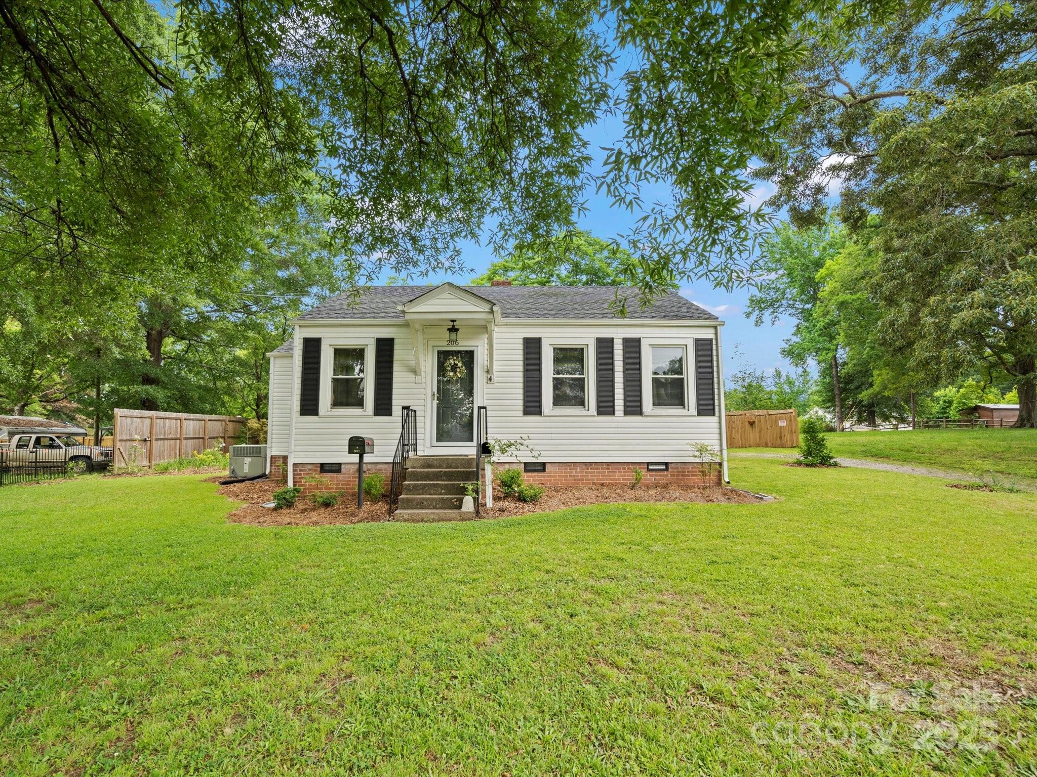 206 Charlotte Street