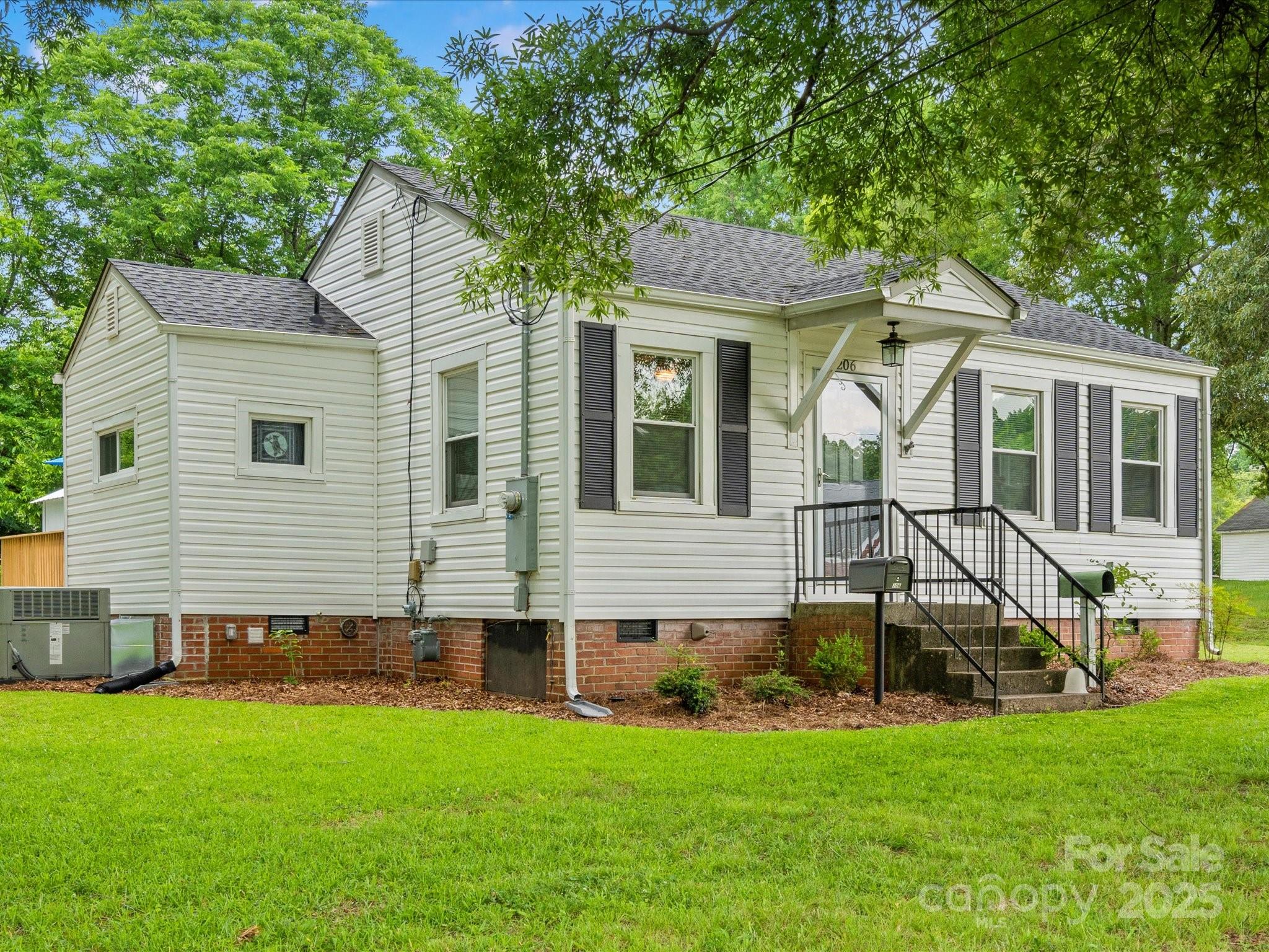 206 Charlotte Street