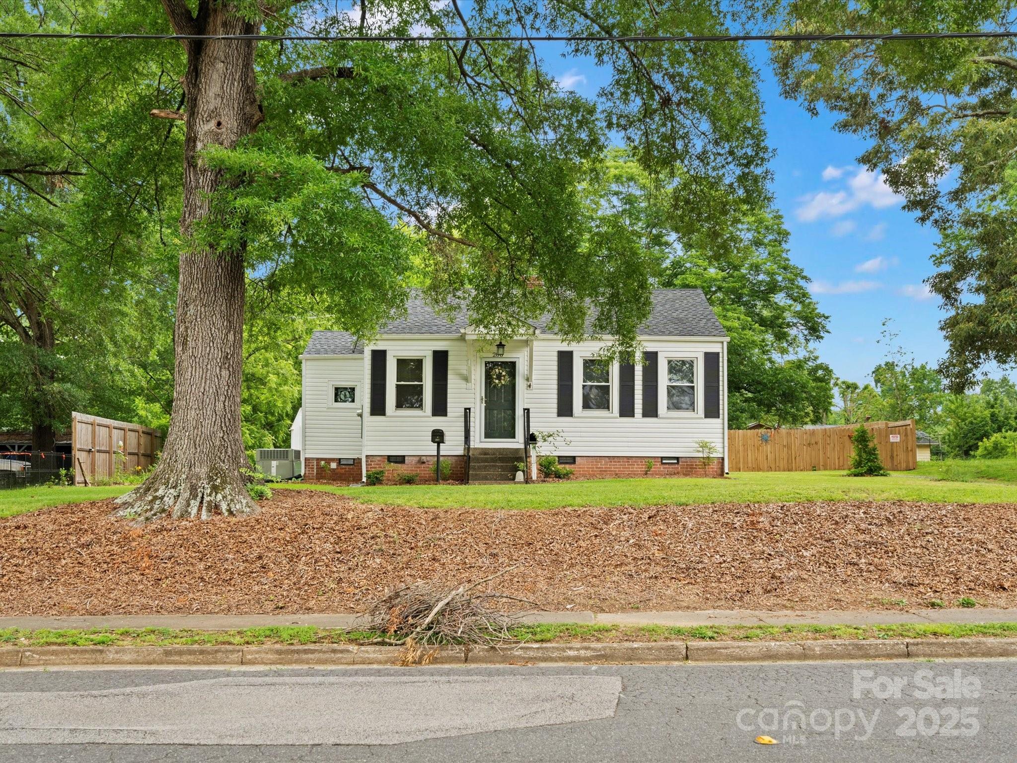206 Charlotte Street