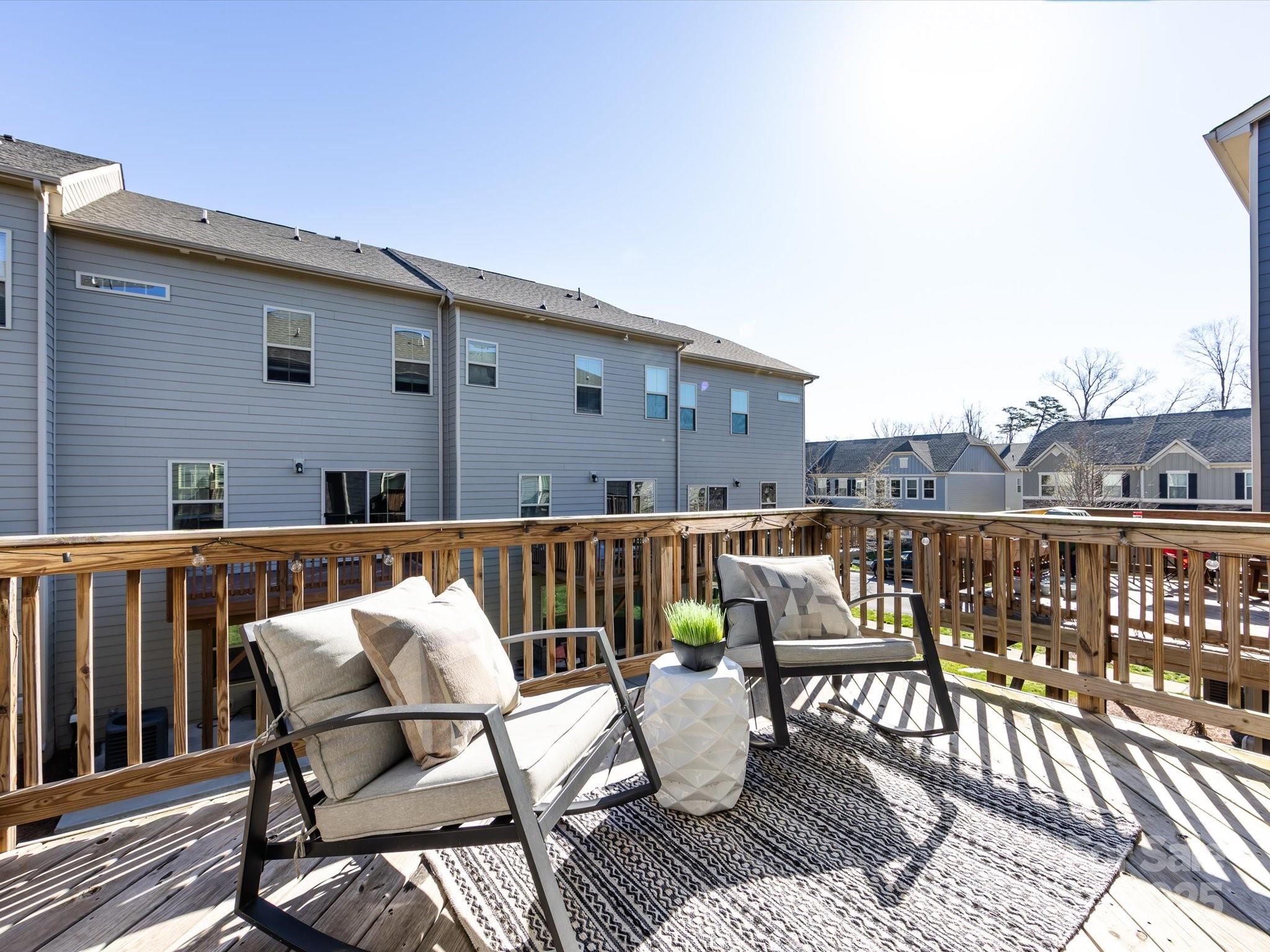 Townes of Oakhurst - Residential