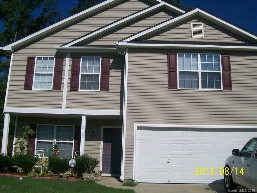 Cul-de-sac home in Mulberry Pond subdivision. Large open kitchen overlooks living room.
Fireplace in living room. Dining area at front of home. 4 bedrooms upstairs. Master has dual vanity and separate tub and shower.
Tenant occupied.
Tenant will be on month to month lease starting May 1st.
Must make appt to view.