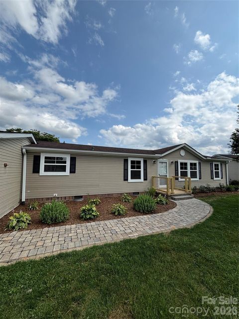 Photo of 448 Riverwind Drive, Hendersonville, NC 28739 (MLS # 4381752)