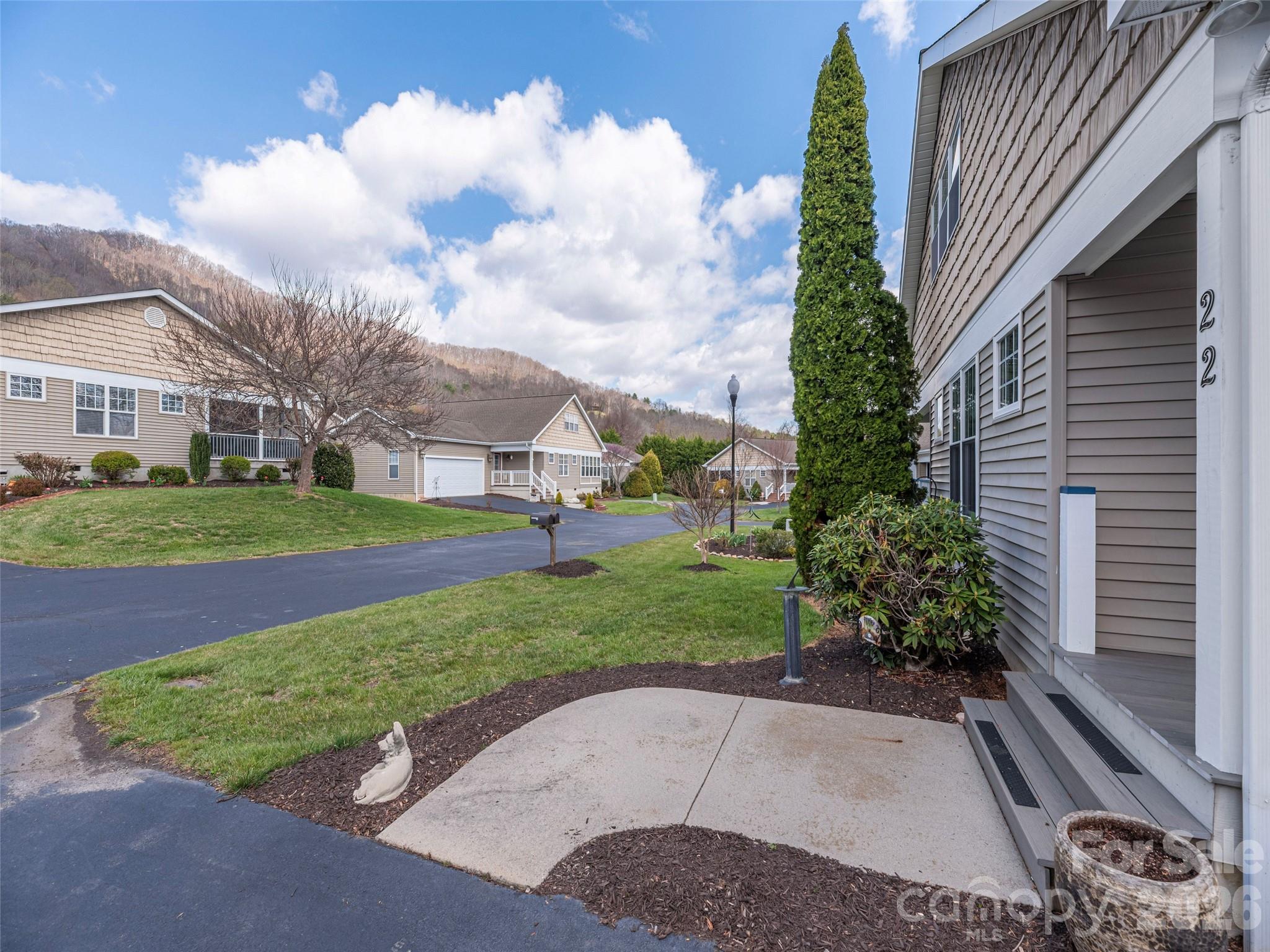 22 Cottage Loop