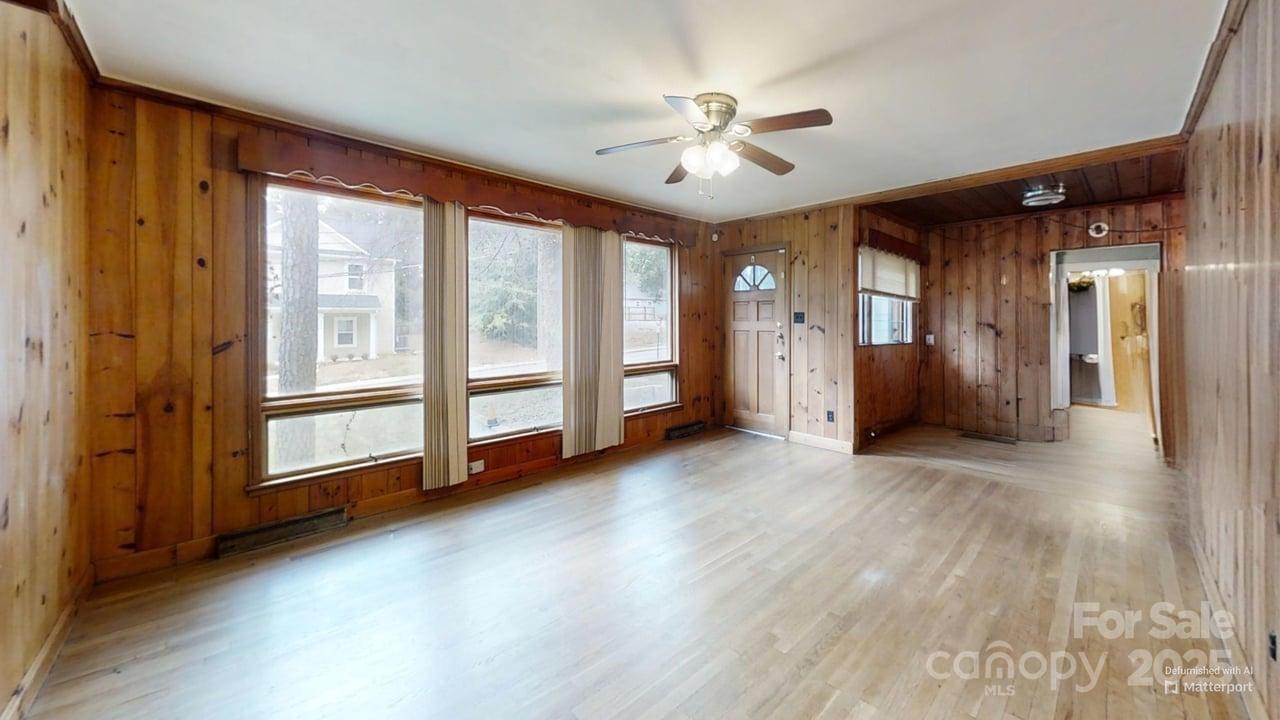 903 W Davidson Avenue
