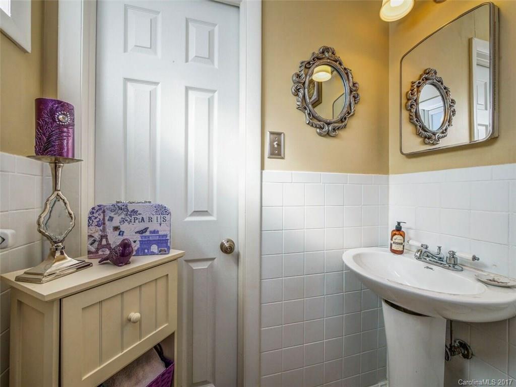 SEVENTEEN ACRES - Residential