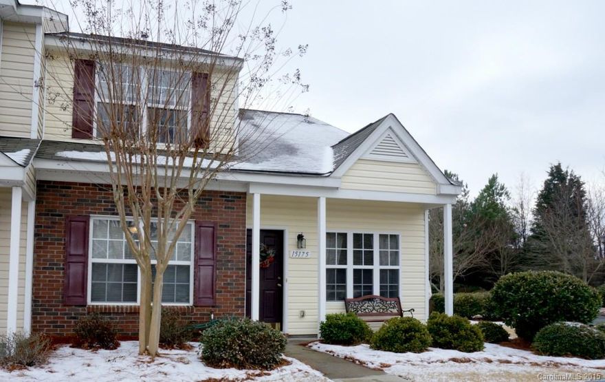 Bright and open end unit with Master on Main Level.  Huge loft with two closets, one being huge walk-in.  Refrigerator and Washer/Dryer included!  Upgrades include: fireplace, ceiling fans, carpet pad upgrades, enlarged patio, and seller added pocket door to eat-in area so laundry facility can be accessed from outside Master!  Being end unit gives light to kitchen because of extra window, and also makes back yard feel huge!  True pantry and half bath make this a must see!