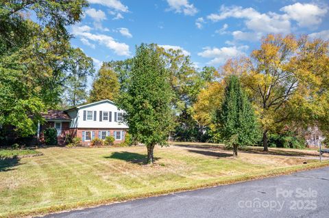 Photo of 5772 Gettysburg Drive NW, Concord, NC 28027 (MLS # 4315801) Photo of 5772 Gettysburg Drive NW, Concord, NC 28027 (MLS # 4315801)