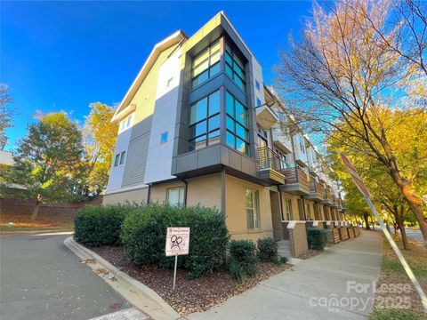 Photo of 211 Doggett Street, Charlotte, NC 28203 (MLS # 4327908)