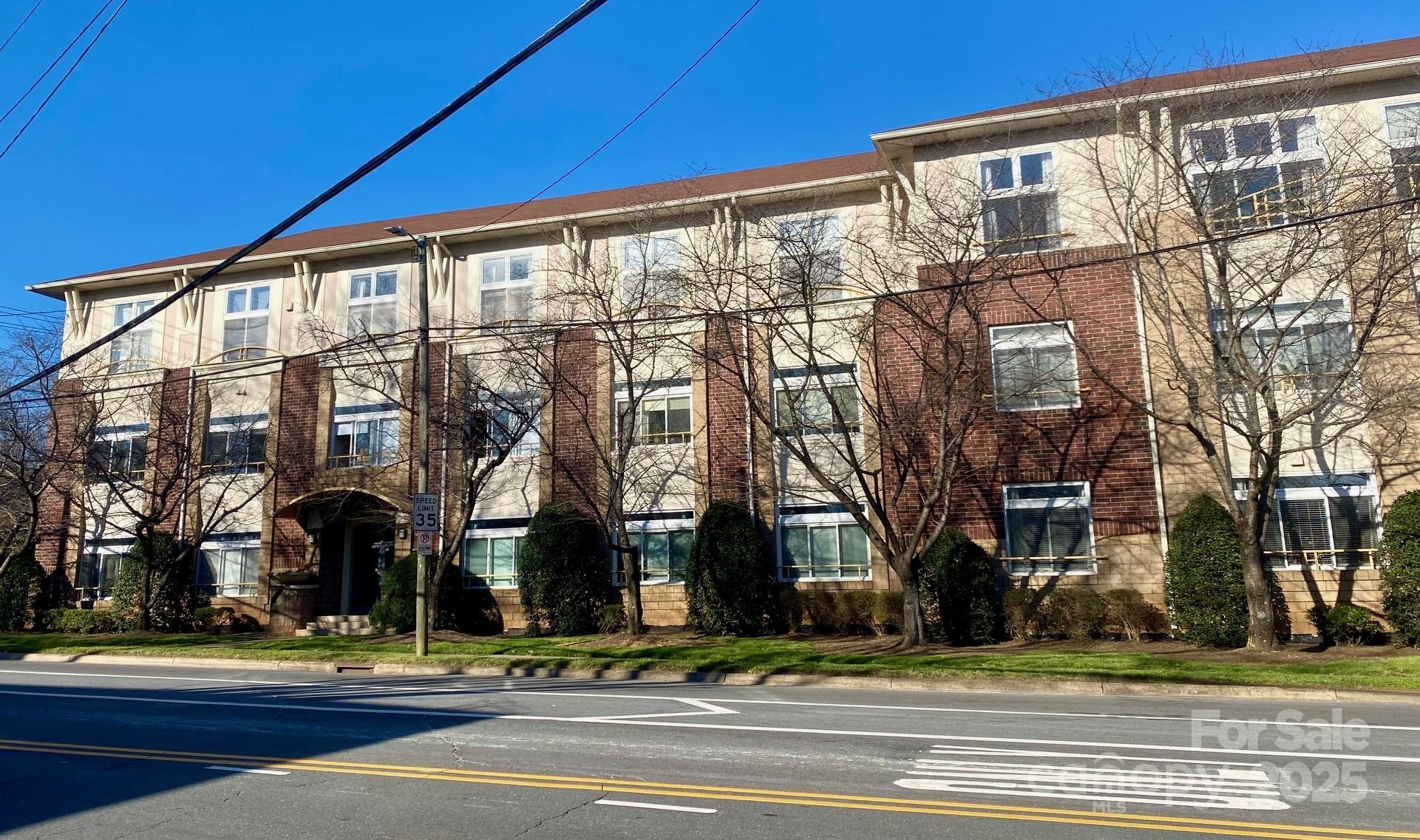 404 N Laurel Avenue 28