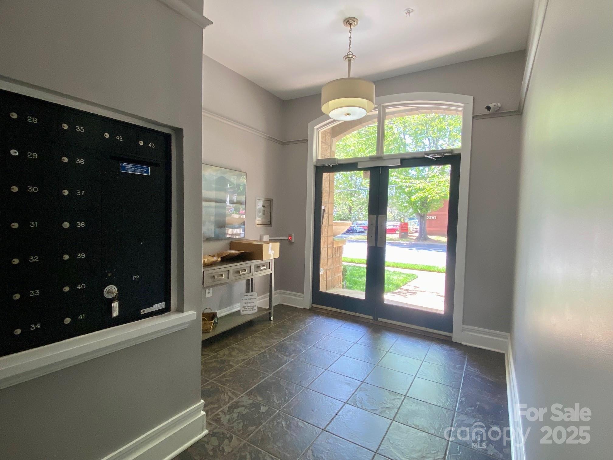 404 N Laurel Avenue 28
