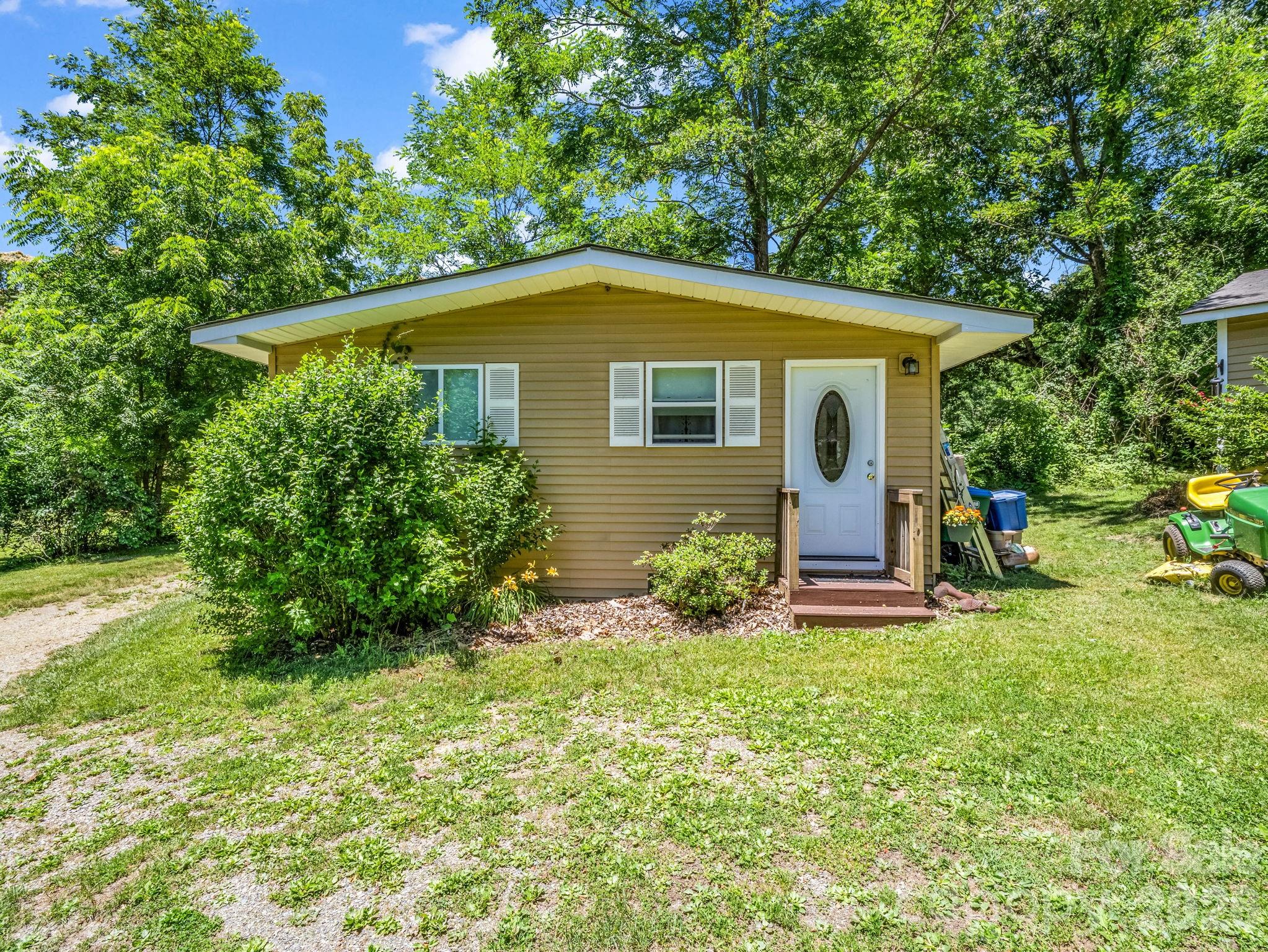 11 Charlie Hill Memorial Drive