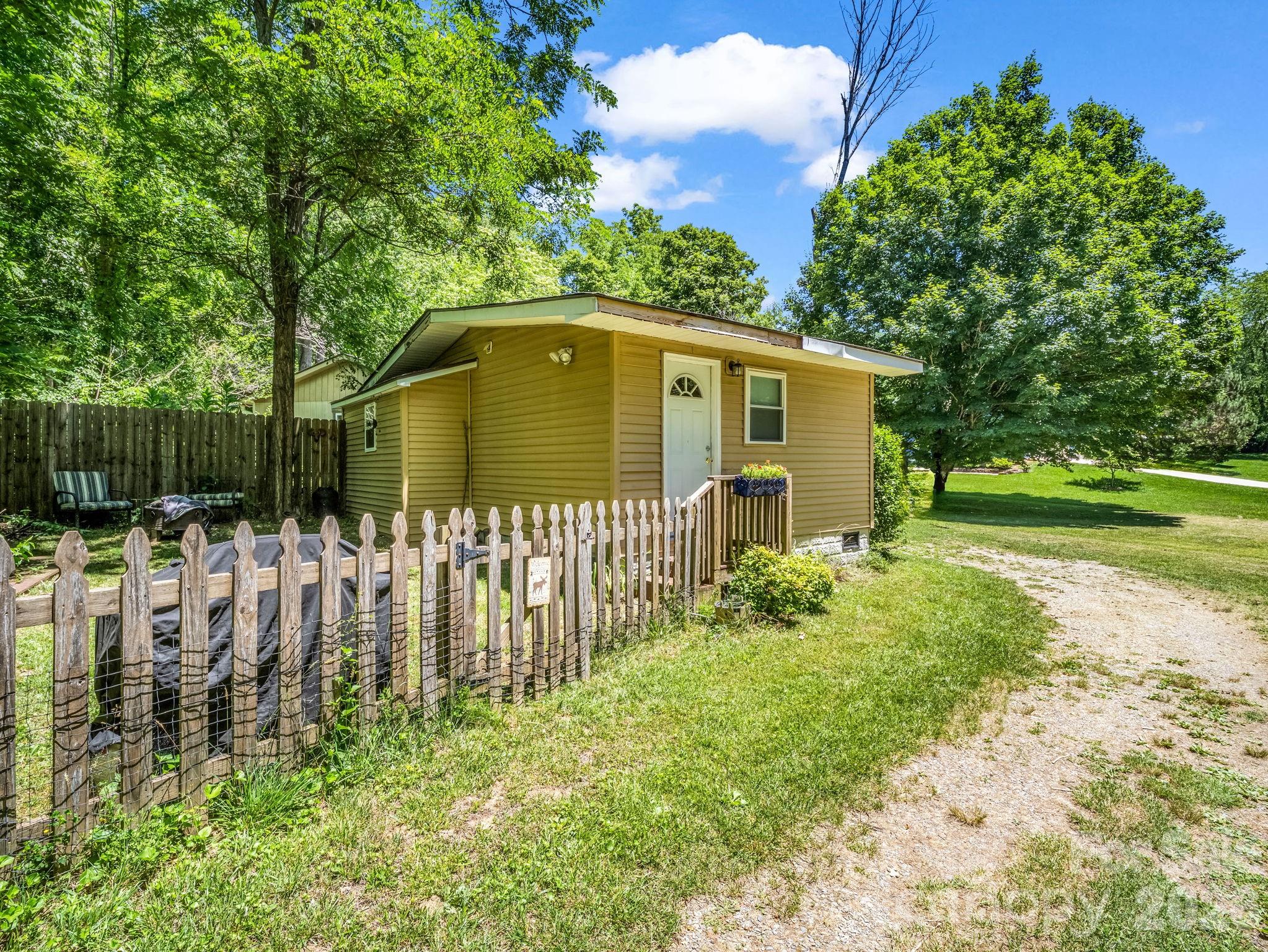 11 Charlie Hill Memorial Drive