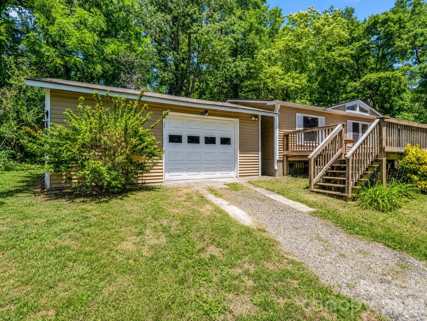 11 Charlie Hill Memorial Drive