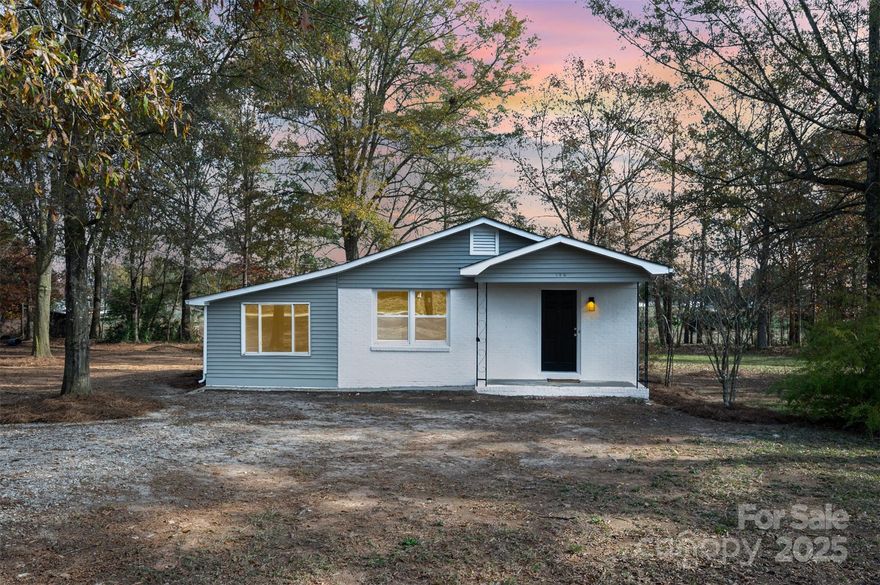 “Situated on a spacious lot in a peaceful neighborhood, this beautifully remodeled 3-bedroom, 1-bathroom and a flex room, home is move-in ready! Recent upgrades include a brand-new HVAC system, Roof, and Flooring. The freshly painted interior features a modern kitchen with new appliances and stylish lighting throughout. Don’t miss this opportunity to own a like-new home with all the updates you’ve been looking for!”
Schedule a showing today!