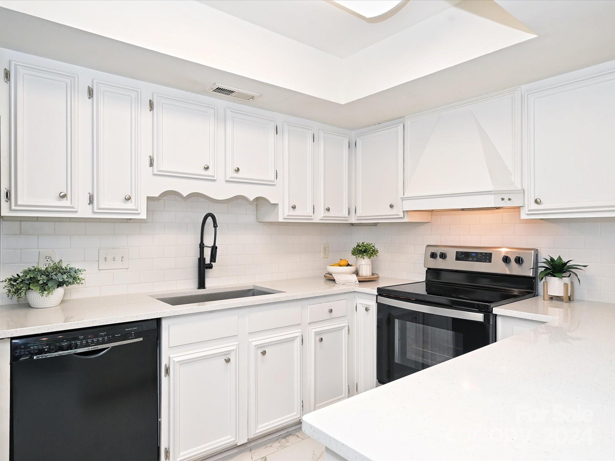 Renaissance On Carmel - Residential