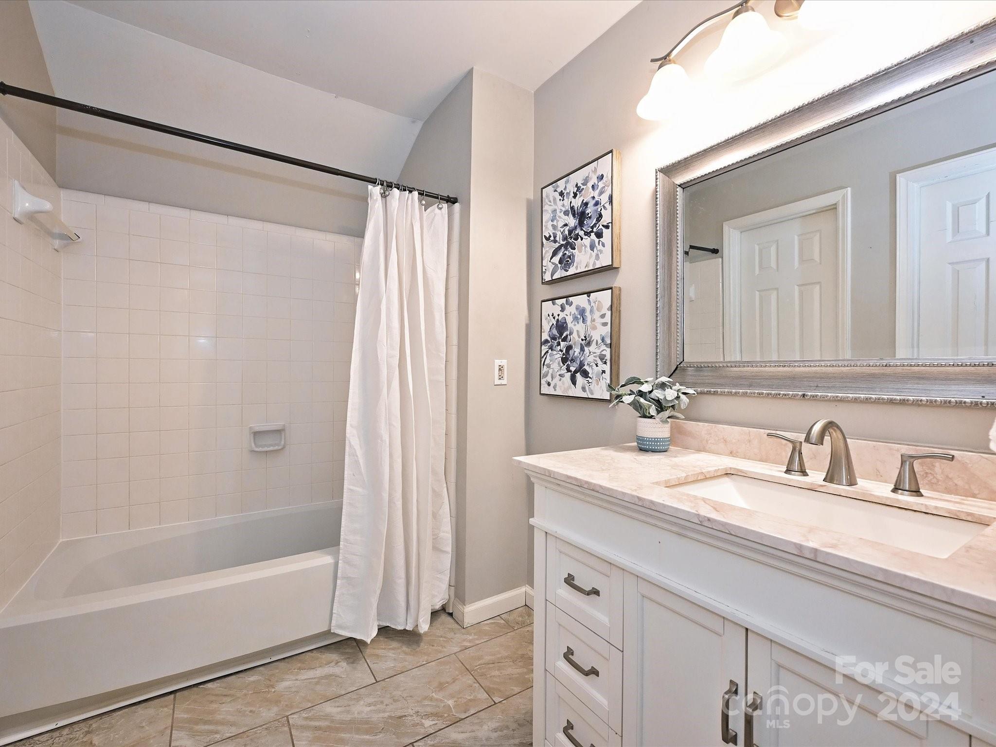 Renaissance On Carmel - Residential