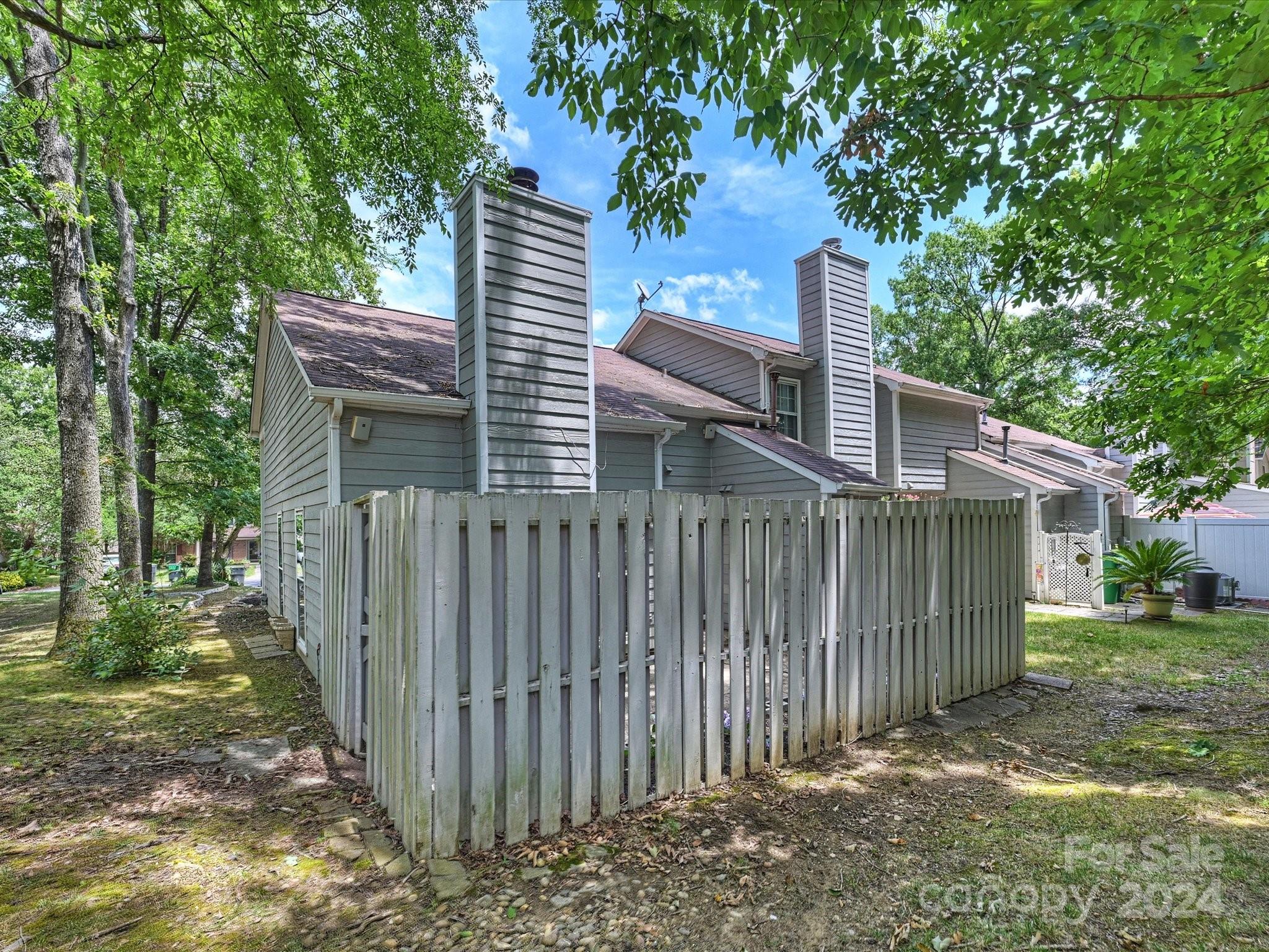 Renaissance On Carmel - Residential