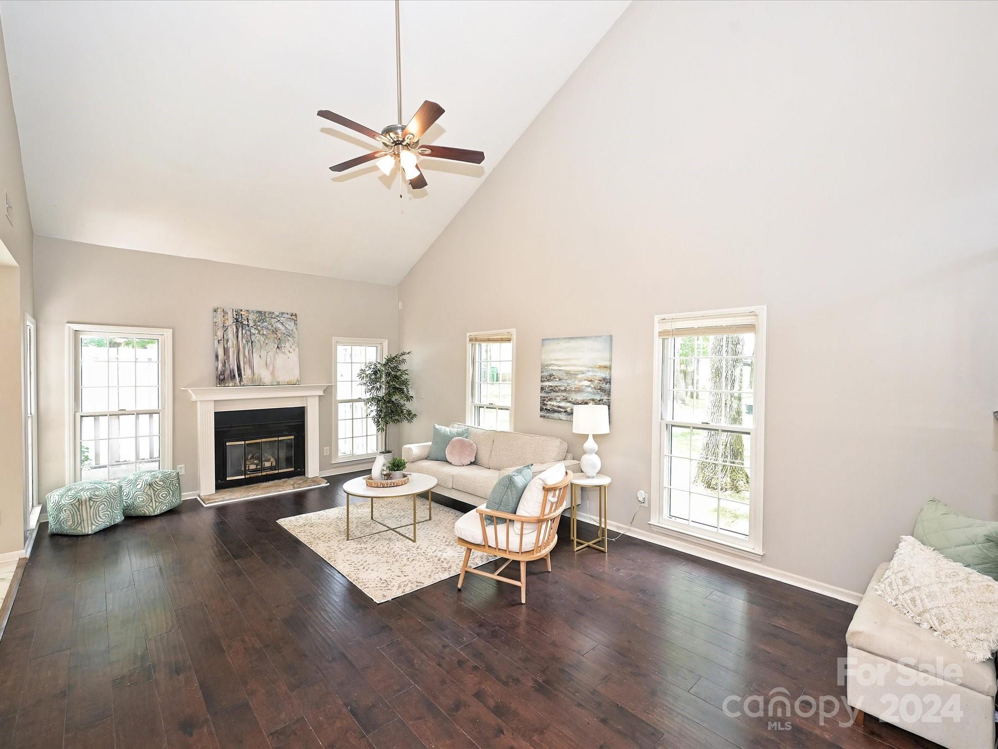 Renaissance On Carmel - Residential