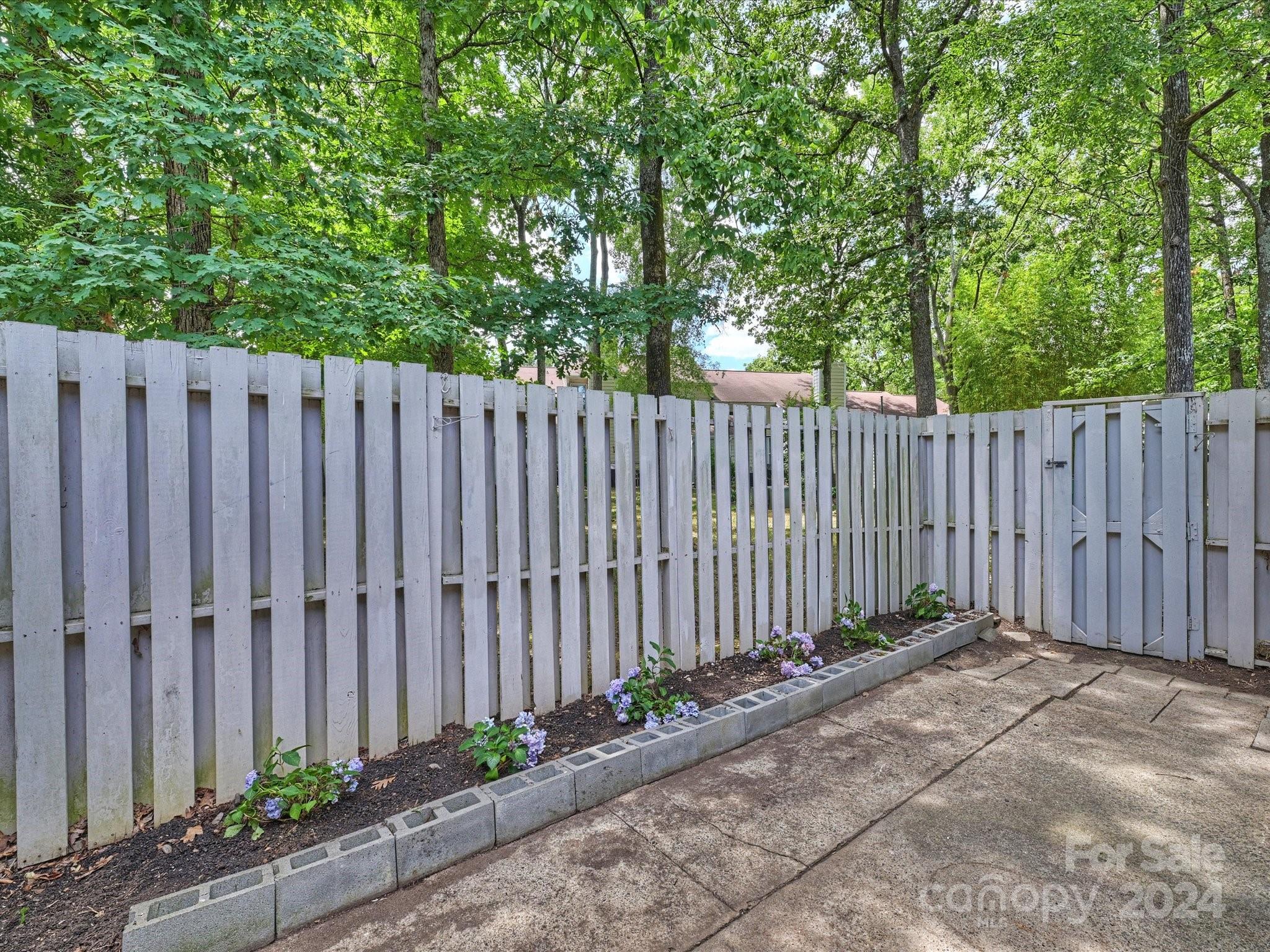 Renaissance On Carmel - Residential