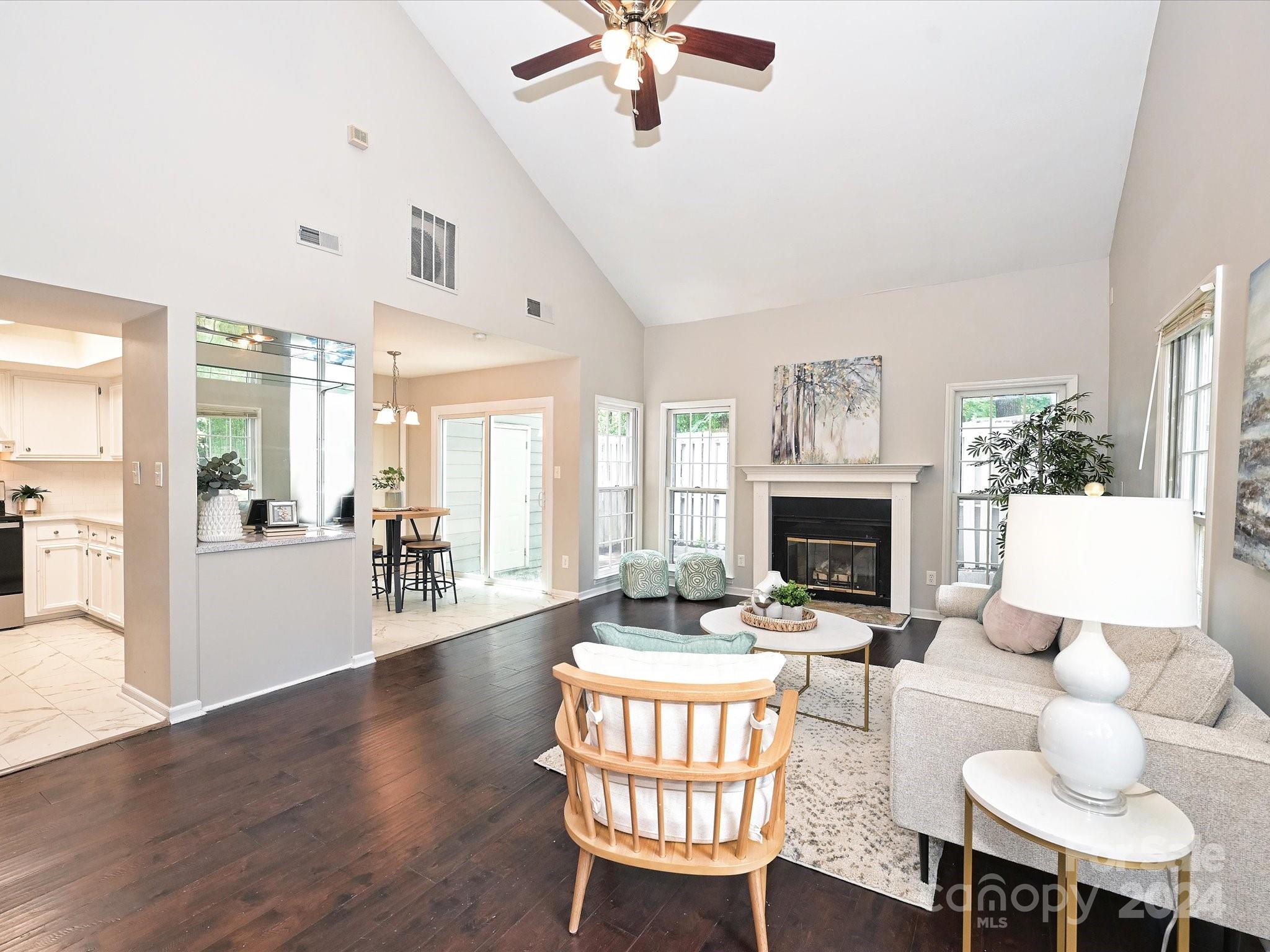 Renaissance On Carmel - Residential